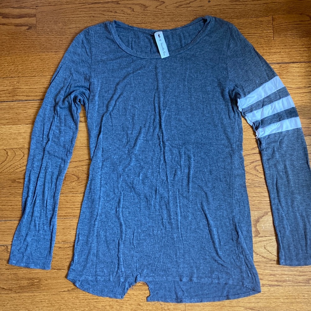 Vanilla Bay dark gray shirt. 3 white stripes on the left arm. Size medium-large.